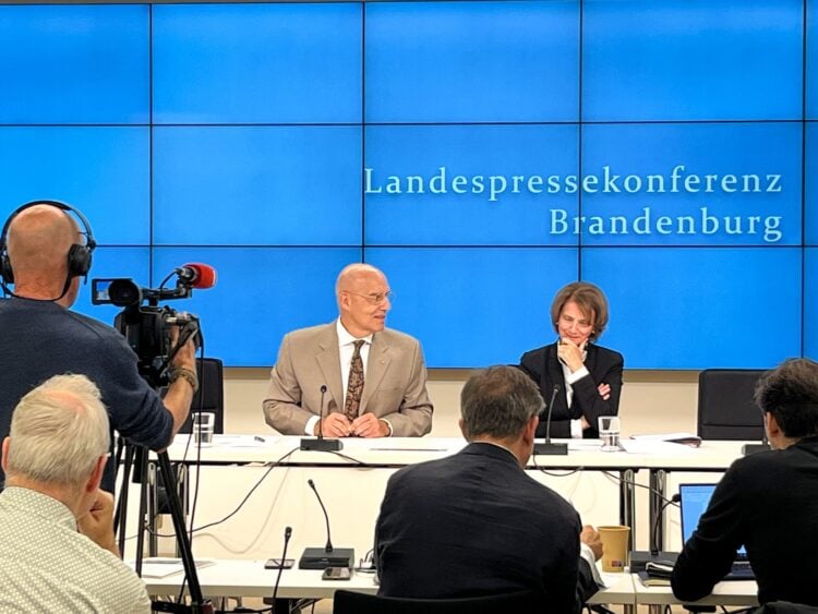 Medizinische Universität Lausitz: Eckhard Nagel und Adelheid Kuhlmey auf dem Podium der Landespressekonferenz