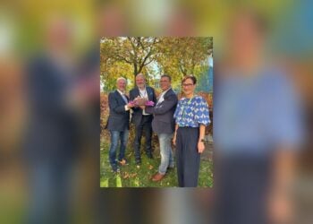 Vertreter des Landkreises Dahme-Spreewald bei der Pflegemusterwohnung in Lübben