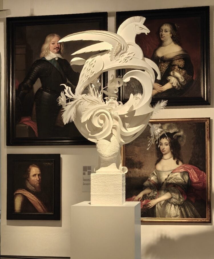 Papierskulptur Freiheit des Willens von Asya Kozina