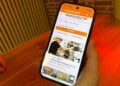 Smartphone mit der Stellenbörse von NIEDERLAUSITZ aktuell: Suchfeld, Bereiche und Top-Stellen