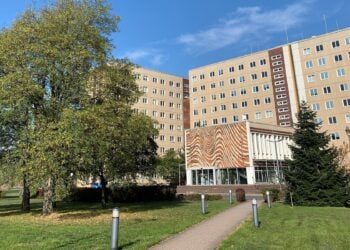 Behördenzentrum des Landkreises Oberspreewald-Lausitz in der Knappenstraße 1 in Senftenberg
