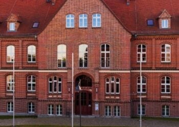 Kreishaus des Landkreises Oberspreewald-Lausitz in Calau, Backsteinbau mit Giebel