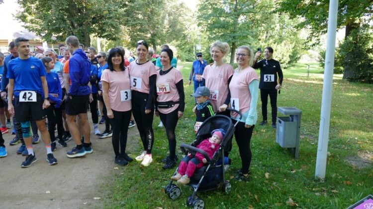Läuferinnen und Läufer beim Rosengartenlauf in Forst