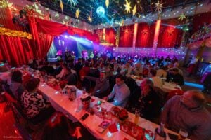 Weihnachtsfeier in der Alten Chemiefabrik mit Show und Buffet