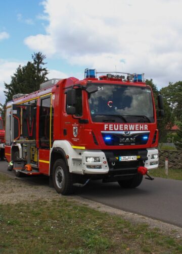 Löschfahrzeuge der Feuerwehr in der Hammerstraße in Klein Köris