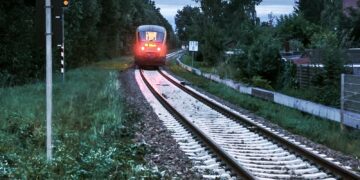 ODEG-Triebwagen auf der Bahnstrecke bei Kiekebusch
