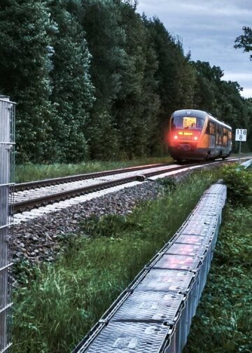 Bahnübergang und Gleise in Kiekebusch