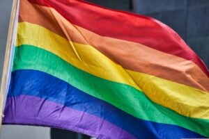 Regenbogenfahne in Cottbus angezündet. Kripo ermittelt