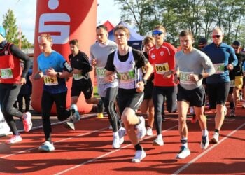 Läuferinnen und Läufer beim Start des 52. Cottbuser Oktoberlaufs