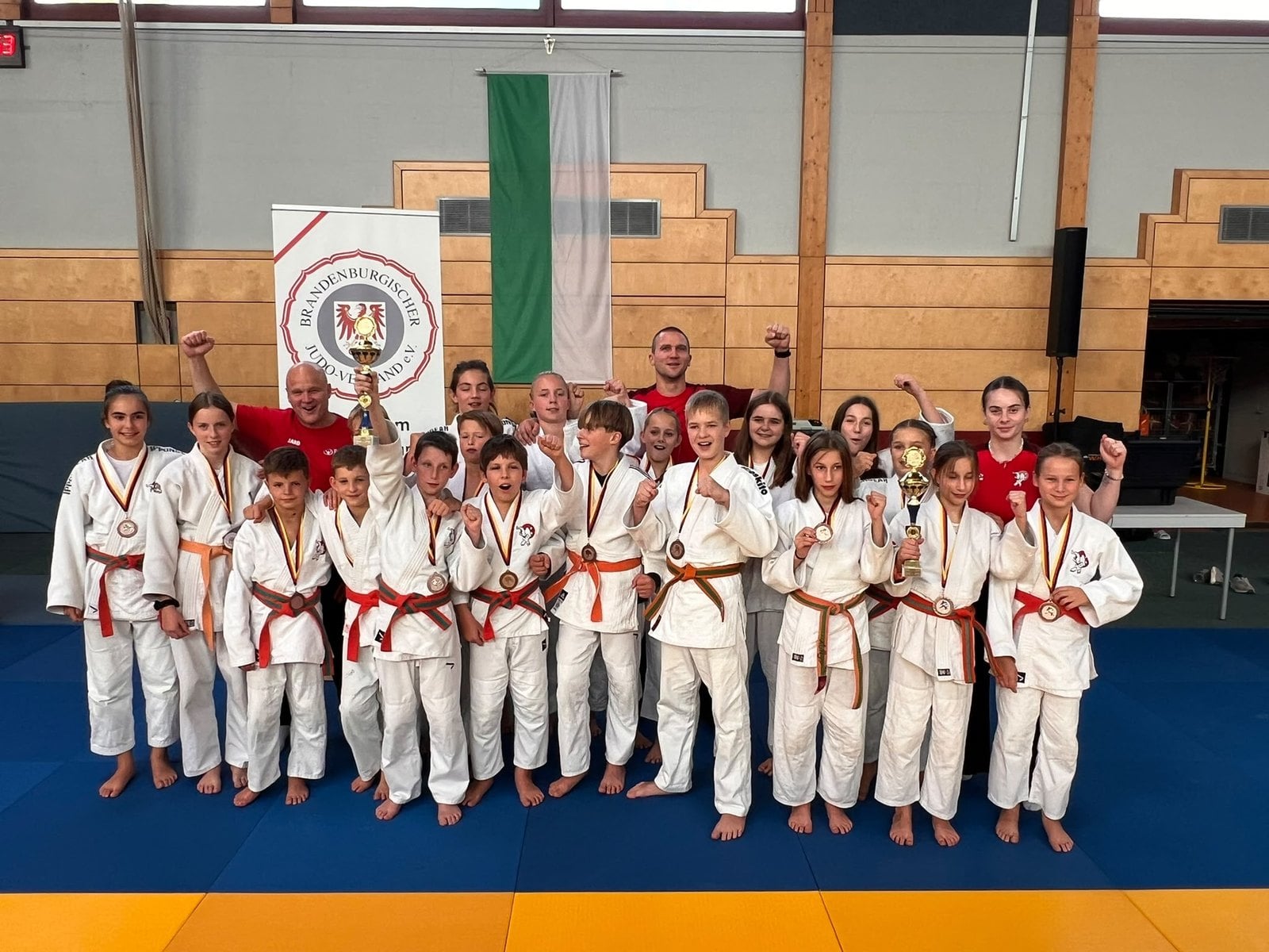 Die U13-Judoteams des KSC ASAHI Spremberg mit ihren Bronzemedaillen