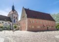 Rathaus und Frauenkirche am Neustädter Markt in Mühlberg/Elbe