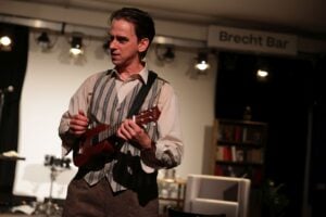 Neue Bühne Senftenberg zeigt Brecht-Abend mit Karsten Zinser