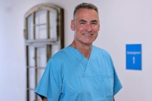 Senftenberger Neurochirurg erklärt, warum Osteoporose früh beginnt