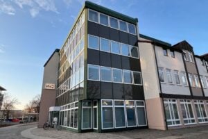 VHS Senftenberg zeigt Ausstellungen zu Treuhand und Regionalkunst