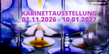 Blaue, gelbe und klare Gläser mit langen Stielen, darüber der Schriftzug Kabinettausstellung 02.11.2026 bis 10.01.2027