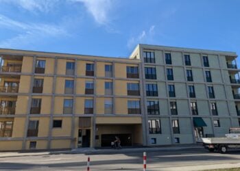 Die Neubauten der GWC an der Briesmannstraße in Cottbus mit unterschiedlich gestalteten Fassaden