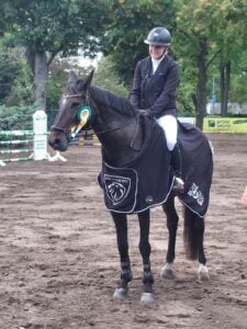 Sielower Springreiterin Dena Burgmeier gewinnt in Rudow