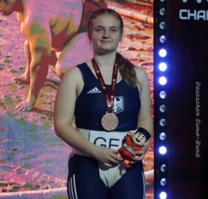 Sumo-WM in Baku: Bronze für 15-jährige Sprembergerin Rosalie Büttner