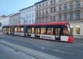 Neue Straßenbahn von Cottbusverkehr in einer Cottbuser Straße