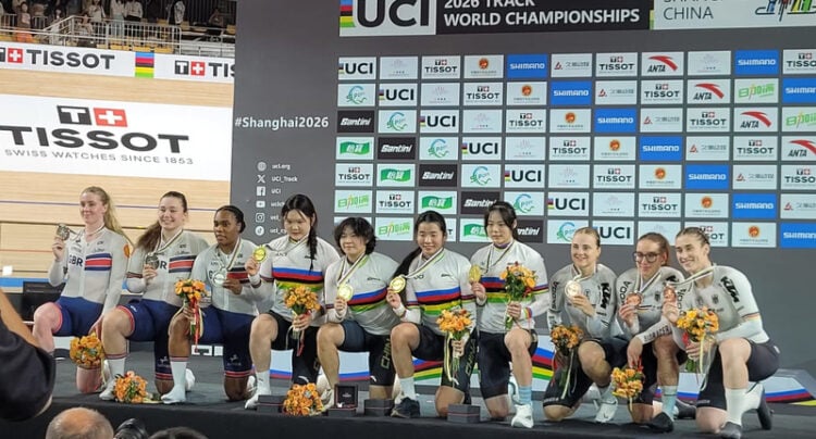 Lea Sophie Friedrich, Clara Schneider und Pauline Grabosch (re.) freuten sich über WM-Bronze. Foto: GC