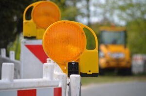 Fahrbahn eingeengt: Gehweg an Cottbuser Thiemstraße wird saniert