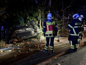 Vier Menschen bei nächtlichem Unfall in Bohrau verletzt